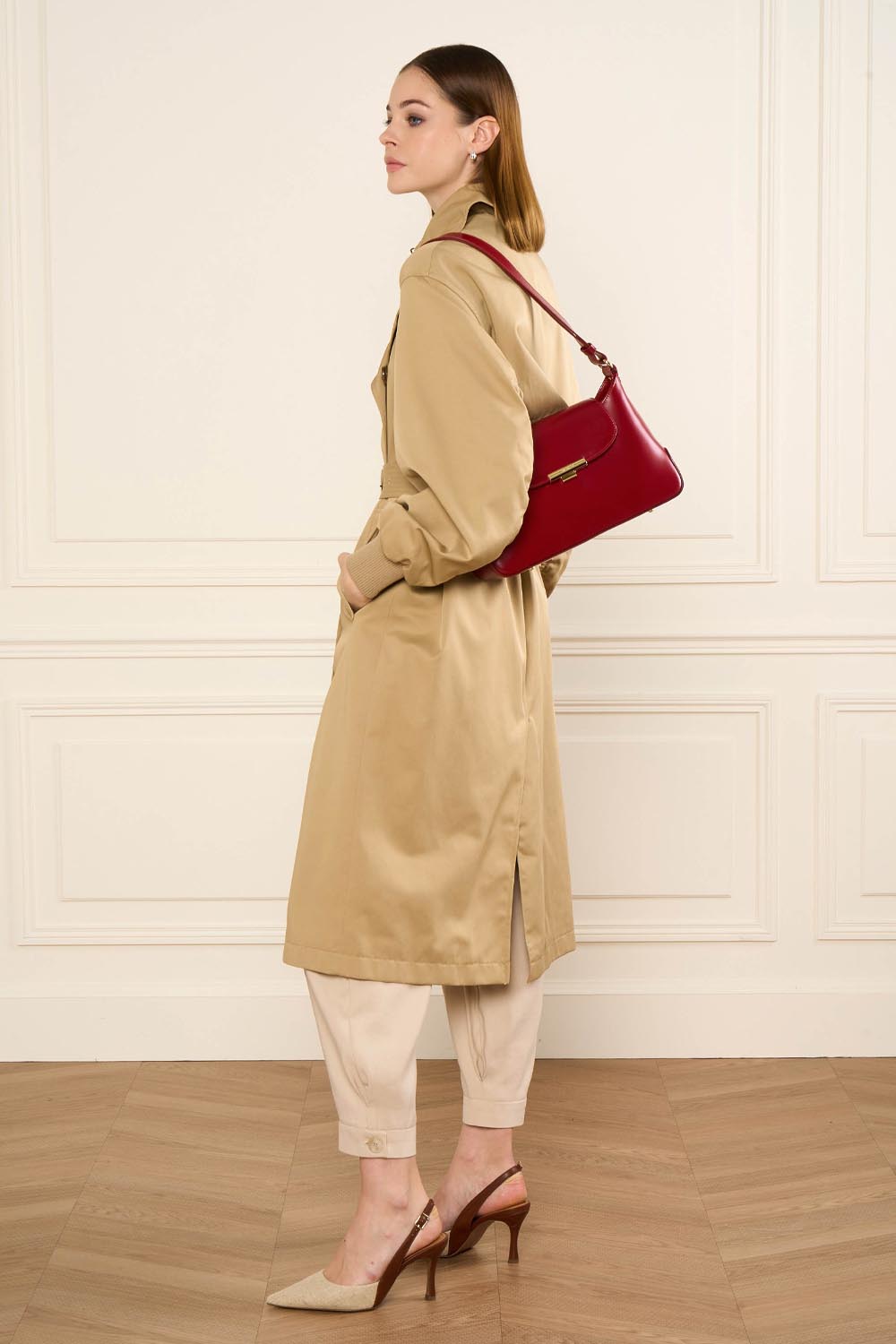 Lancaster Baguette tas Suave Evenly L Camel – gedragen