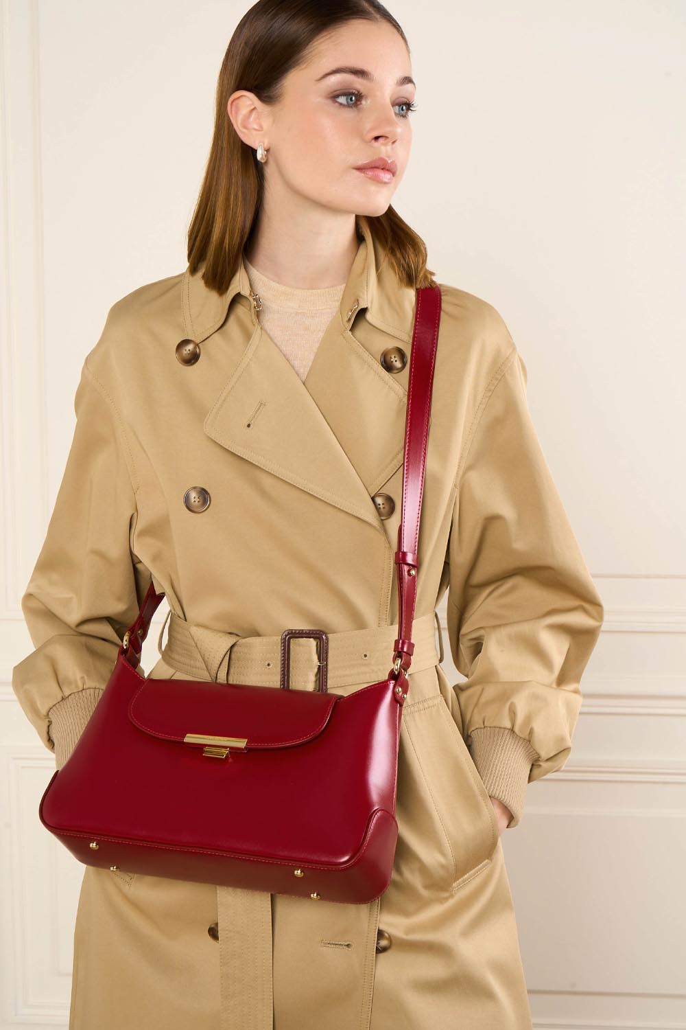 Lancaster Baguette tas Suave Evenly L Camel – gedragen