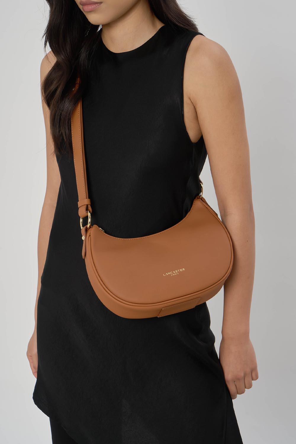 Lancaster Zippered Crossbody Bag S Donna Aria Black – worn