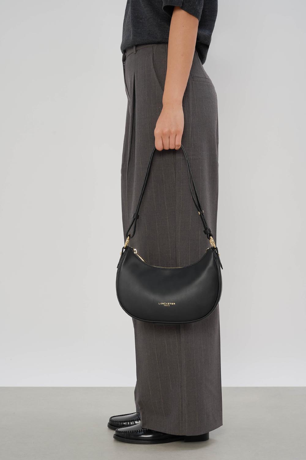 Lancaster Zippered Crossbody Bag S Donna Aria Black – worn