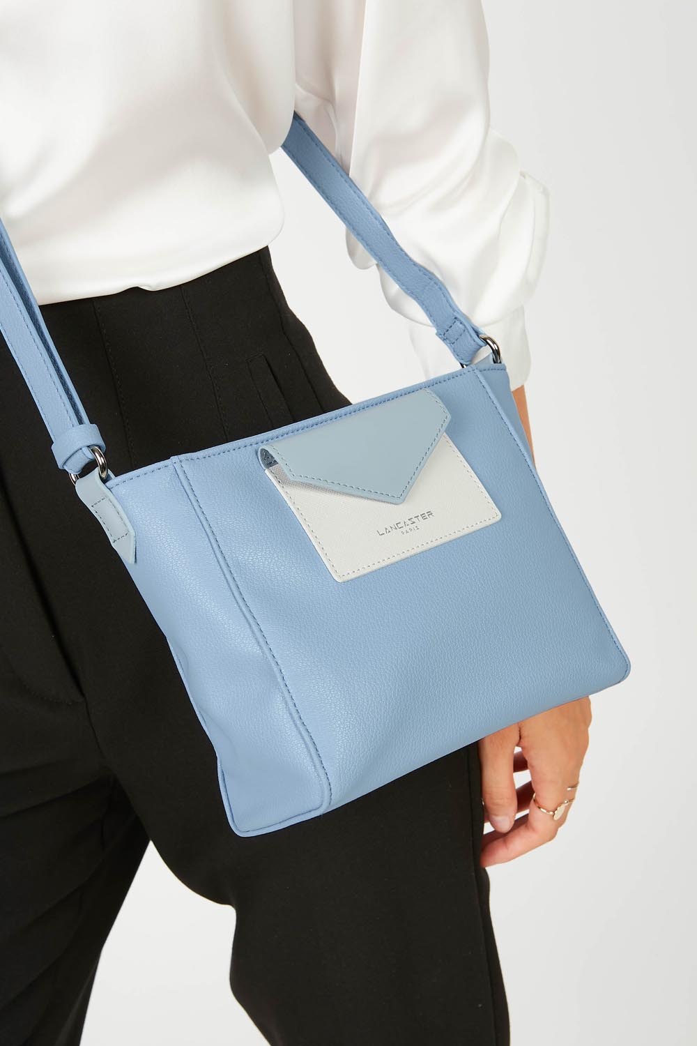 Lancaster Sac Trotteur Maya Mousse/Ivoire – porté