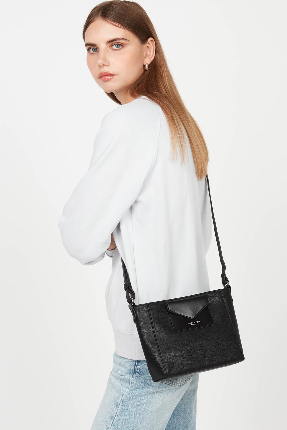 Lancaster Sac Trotteur Maya Mousse/Ivoire – porté