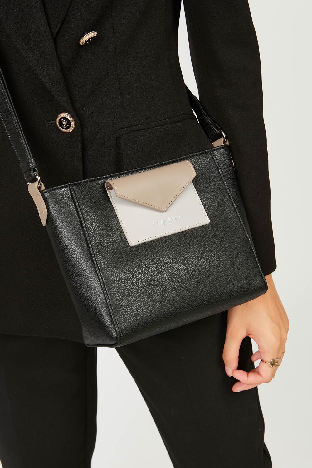 Lancaster Sac Trotteur Maya Mousse/Ivoire – porté