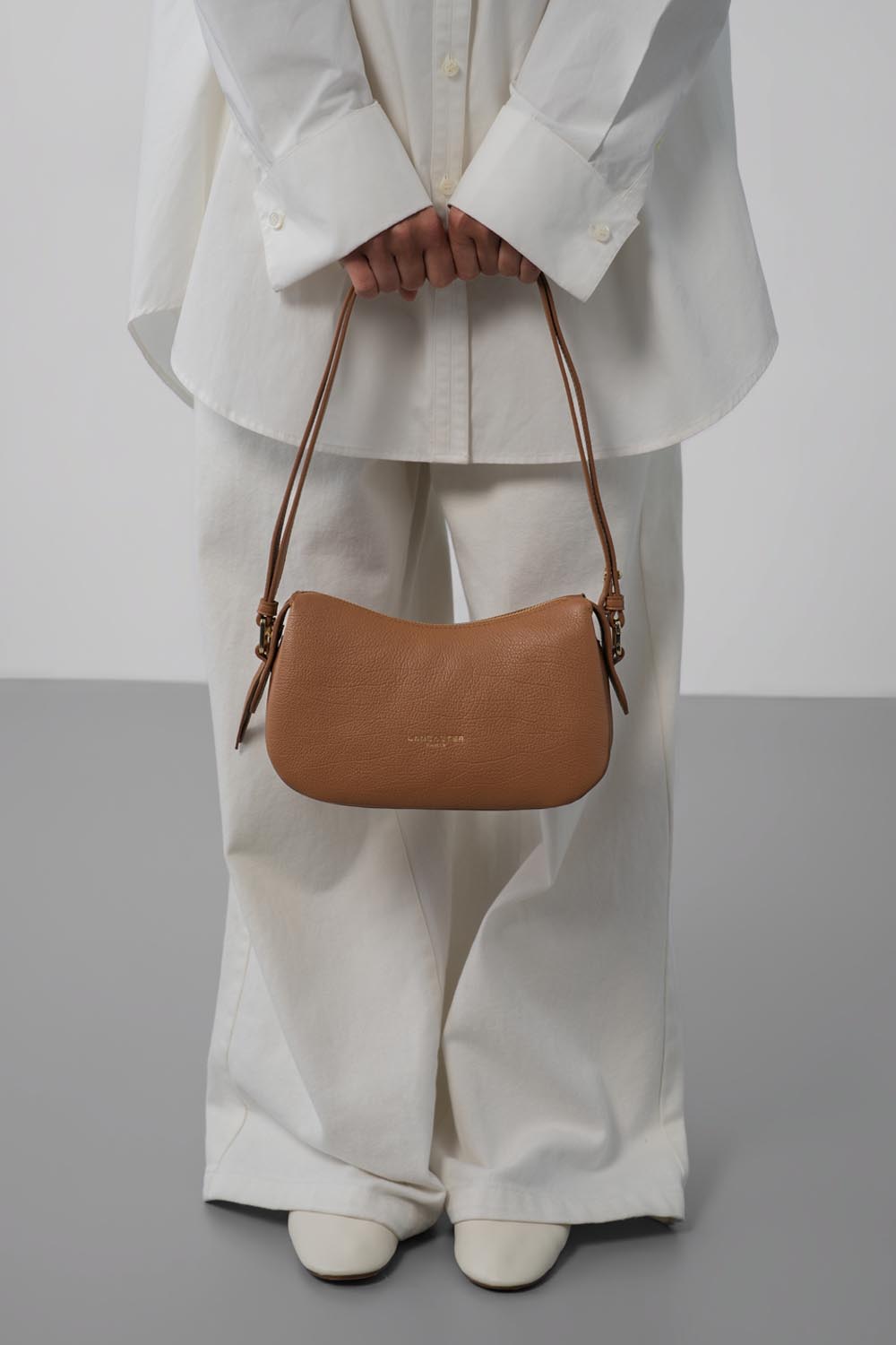 Lancaster Borsa a tracolla S Dune Beige Scuro – indossata