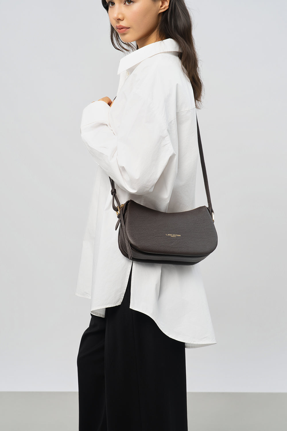 Lancaster Borsa a tracolla S Dune Beige Scuro – indossata