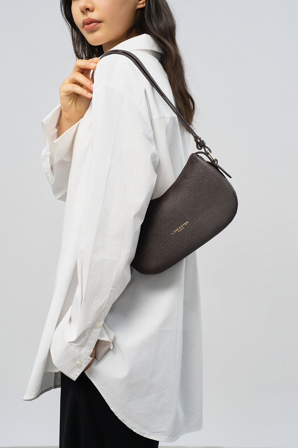 Lancaster Borsa a tracolla S Dune Beige Scuro – indossata