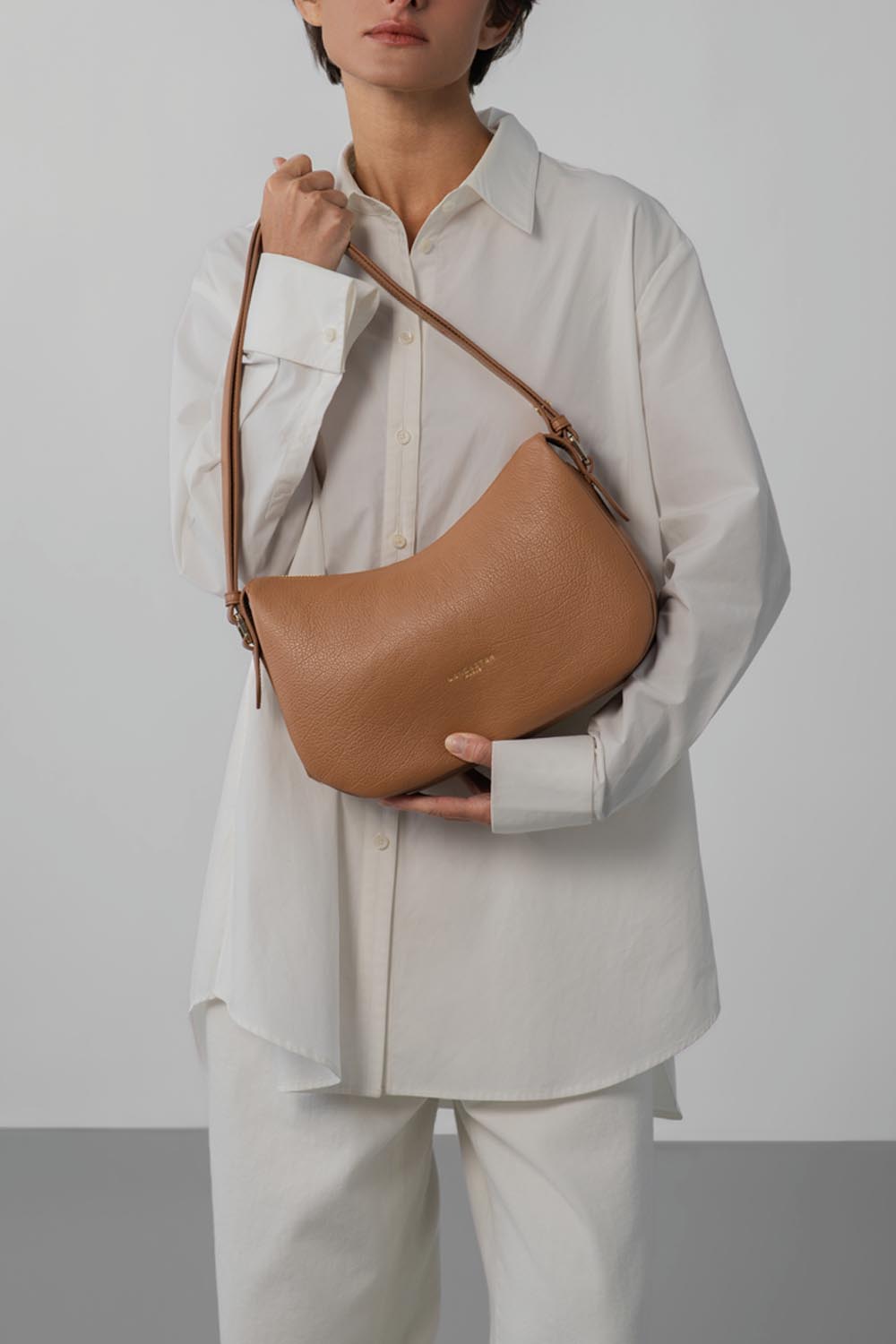 Lancaster Borsa a tracolla Con zip M Dune Camel – indossata