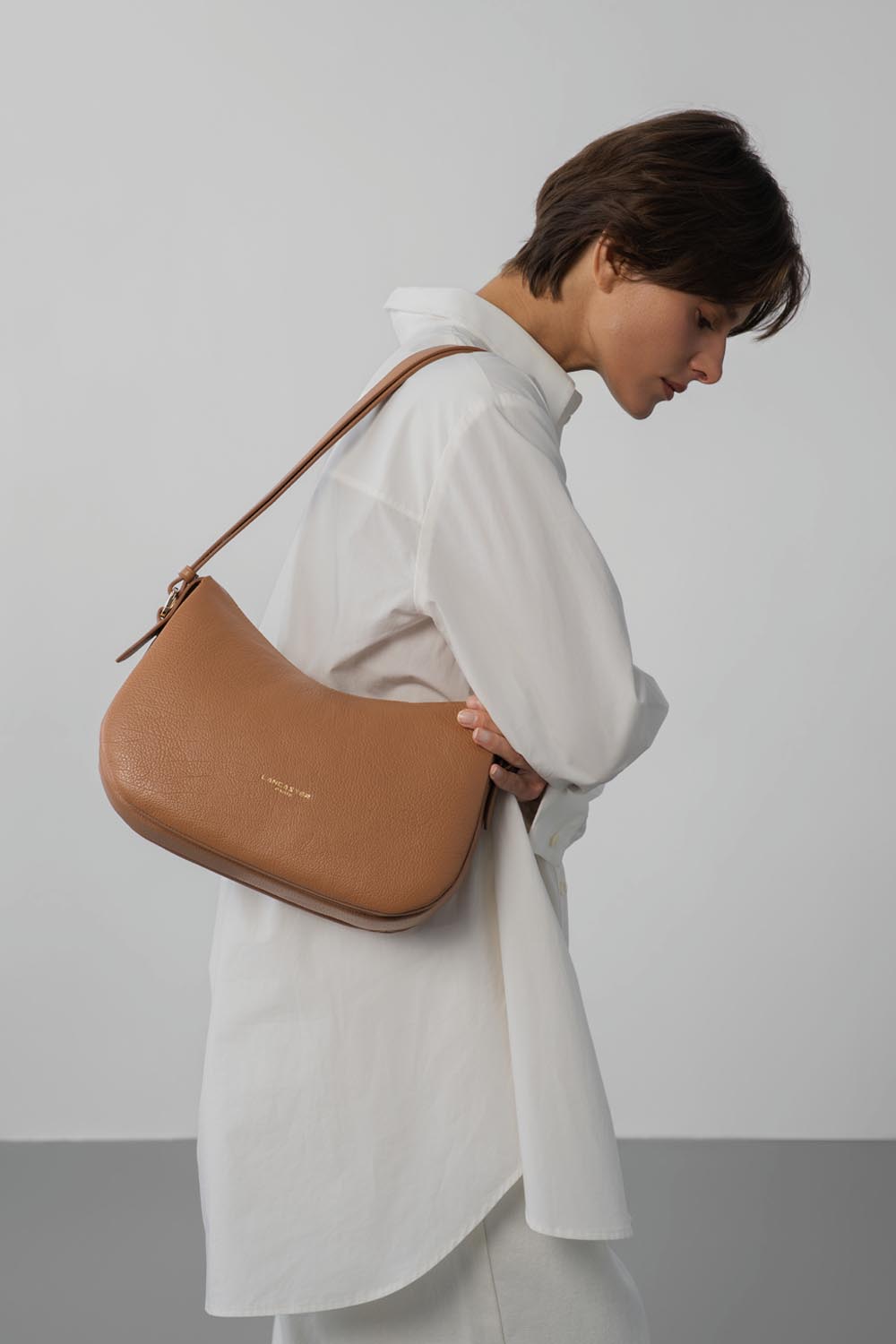 Lancaster Borsa a tracolla Con zip M Dune Camel – indossata
