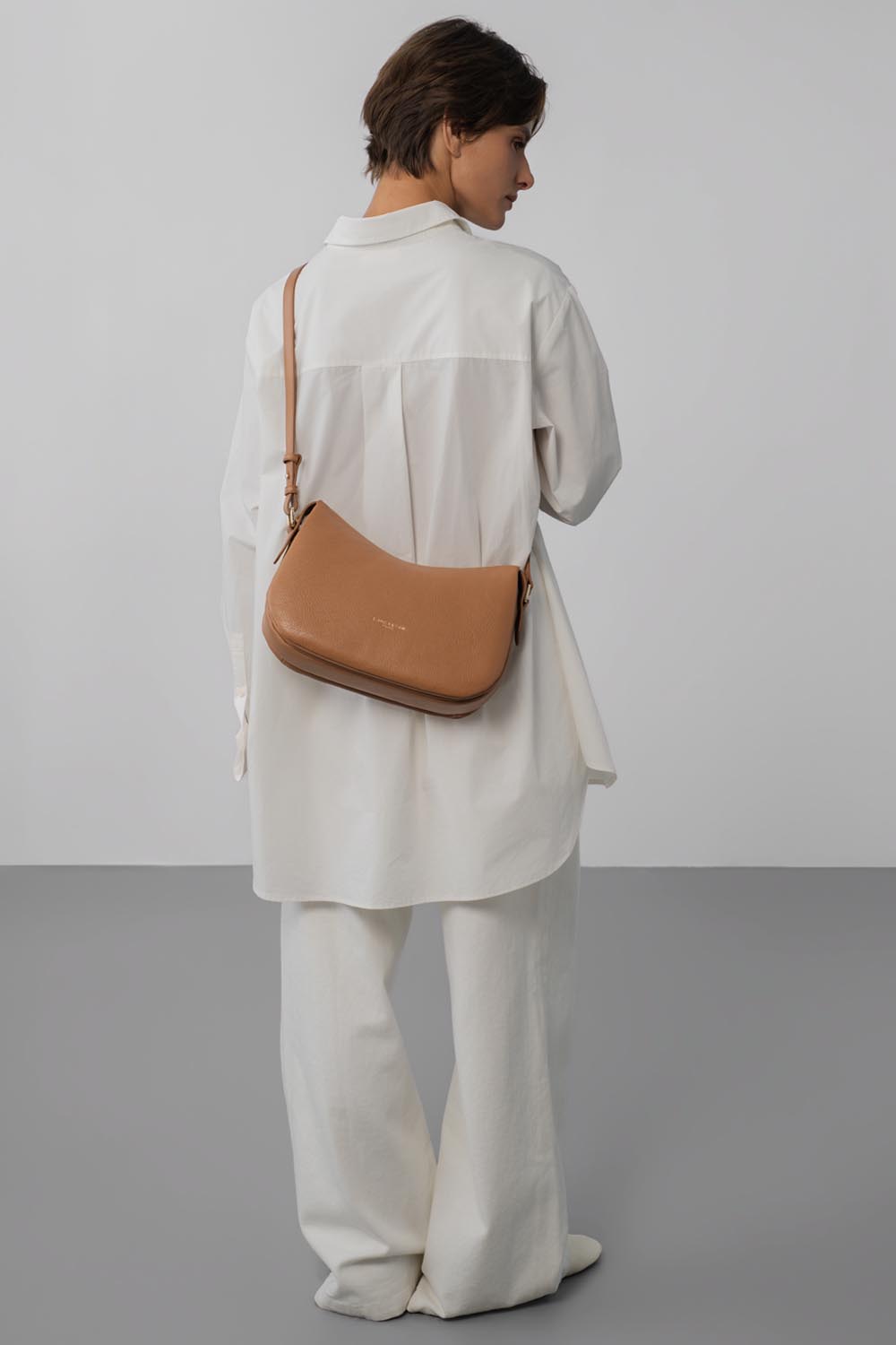 Lancaster Borsa a tracolla Con zip M Dune Camel – indossata