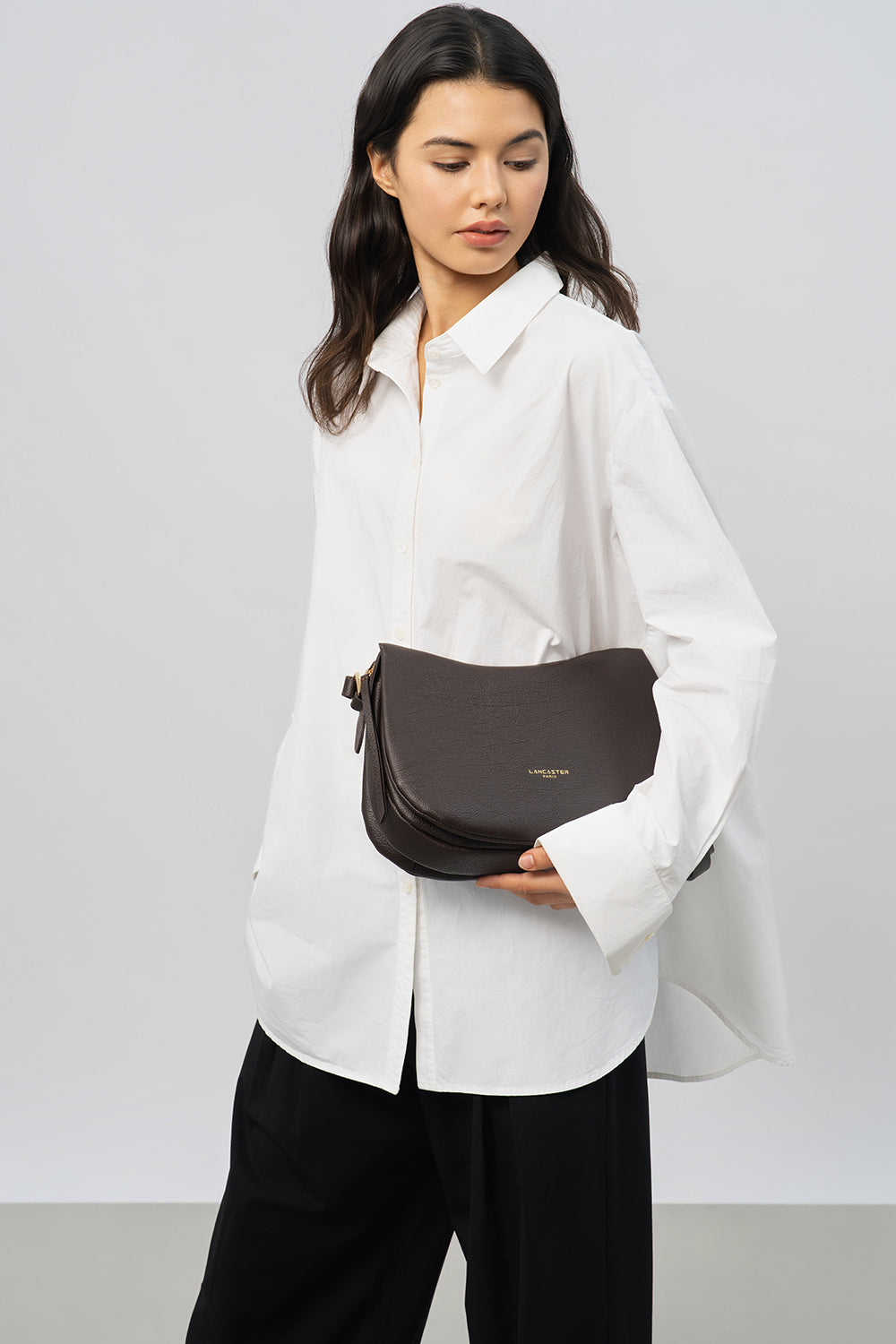 Lancaster Borsa a tracolla Con zip M Dune Camel – indossata