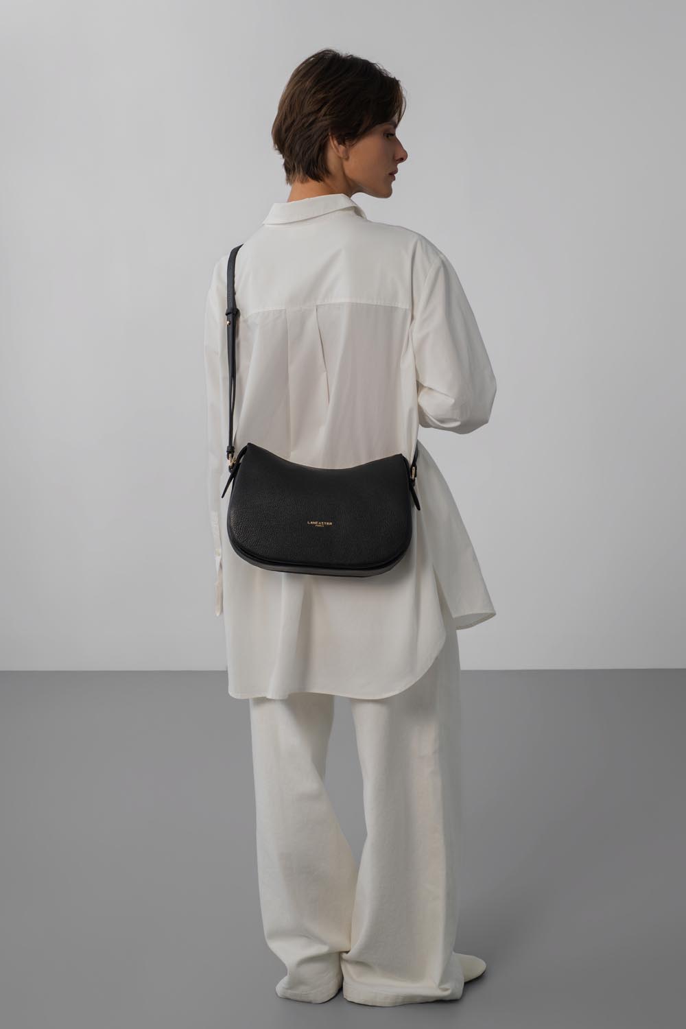 Lancaster Borsa a tracolla Con zip M Dune Camel – indossata