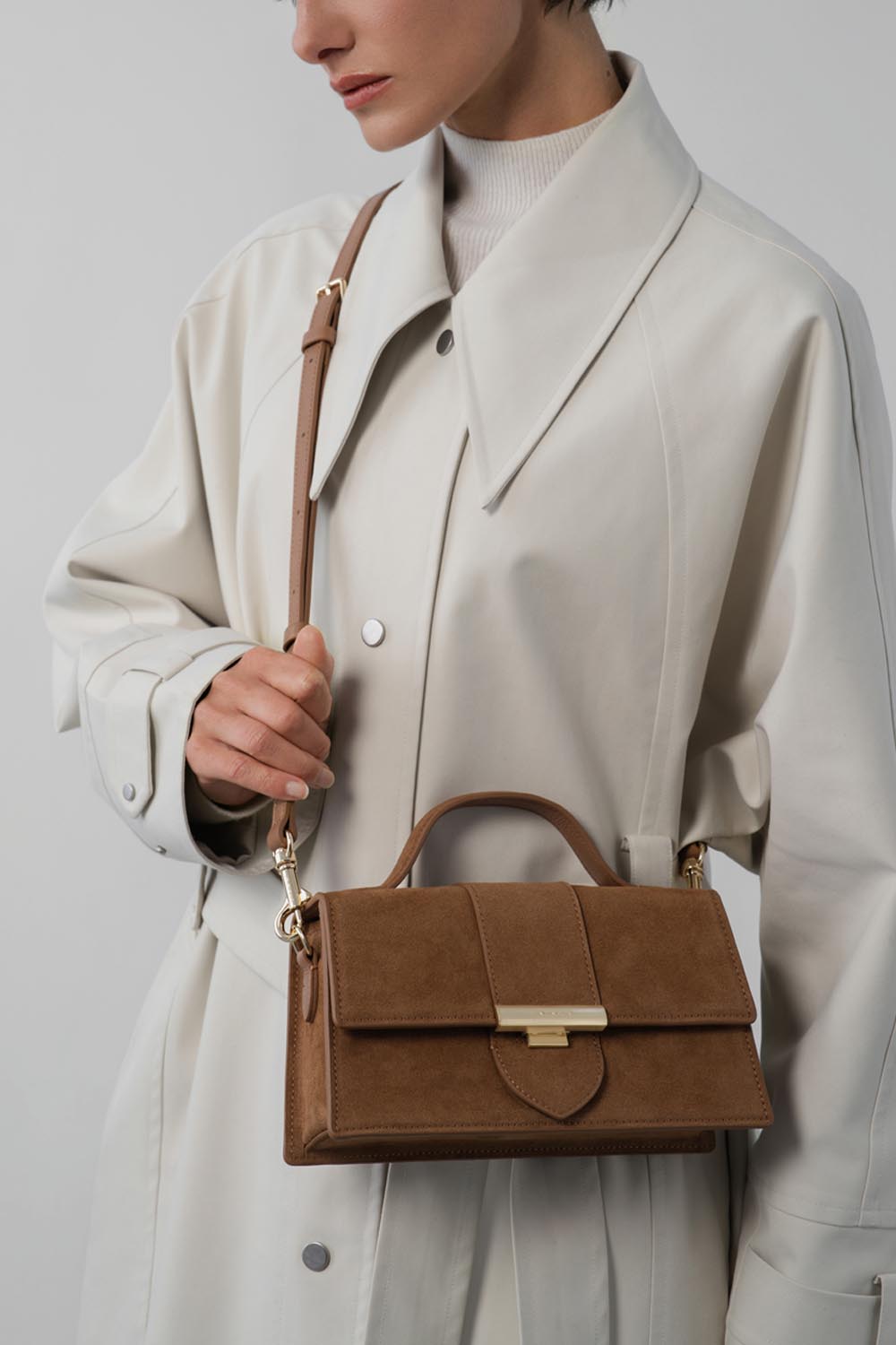 Lancaster Handtas met klep Suède Ily – gedragen