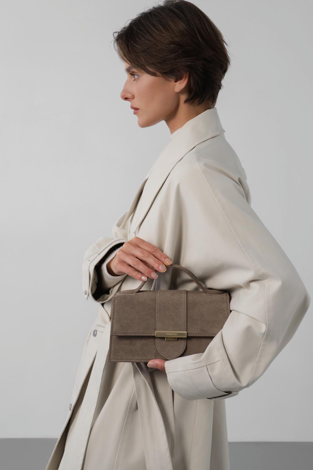 Lancaster Handtas met klep Suède Ily – gedragen