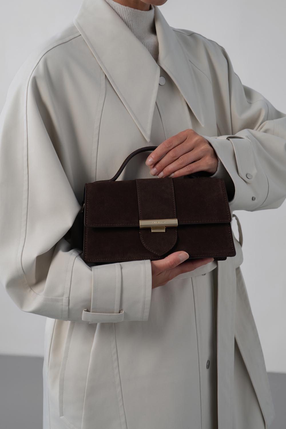 Lancaster Handtas met klep Suède Ily – gedragen