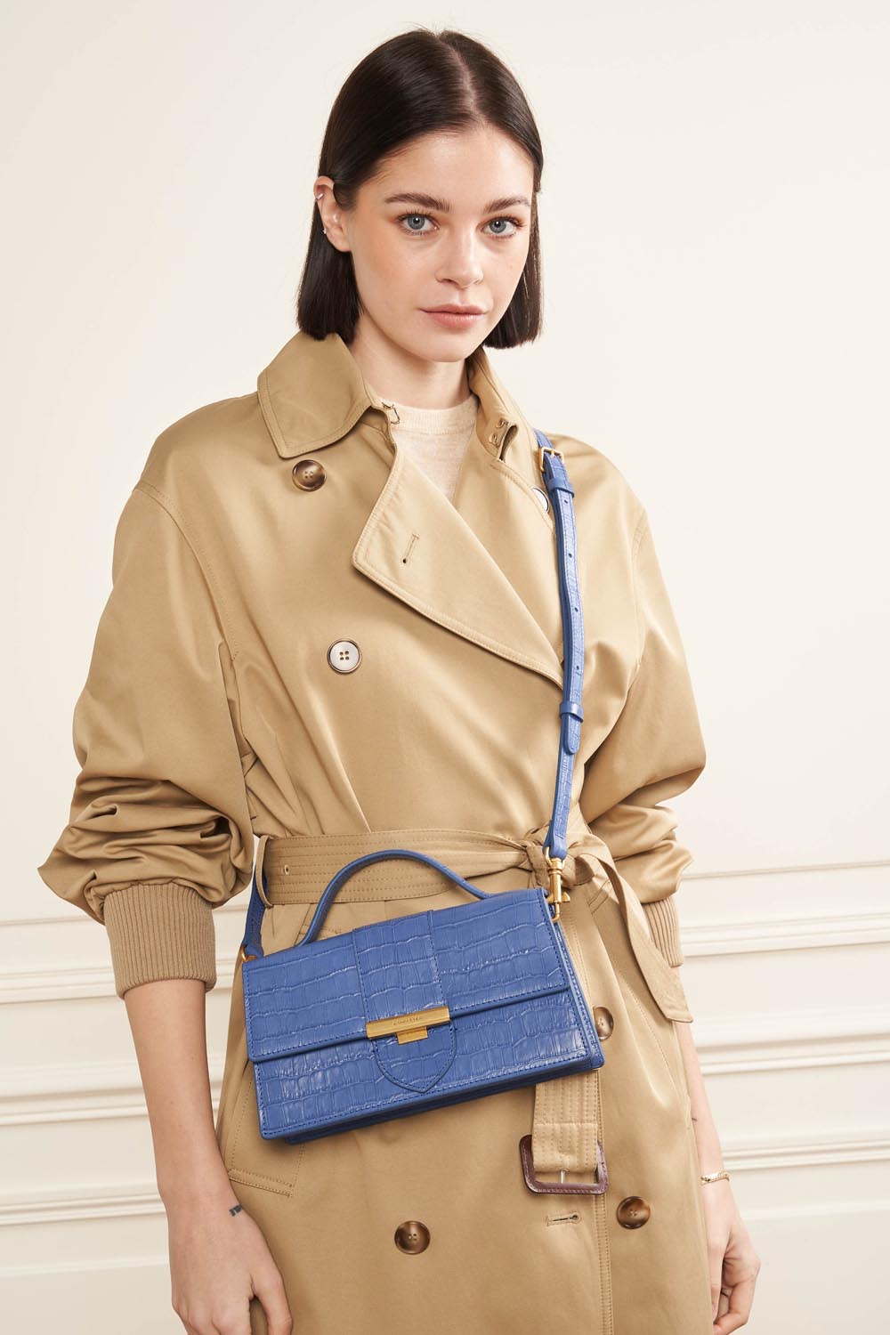 Lancaster Baguette-Tasche Exo Ily M Schwarz Krokoprägung – getragen