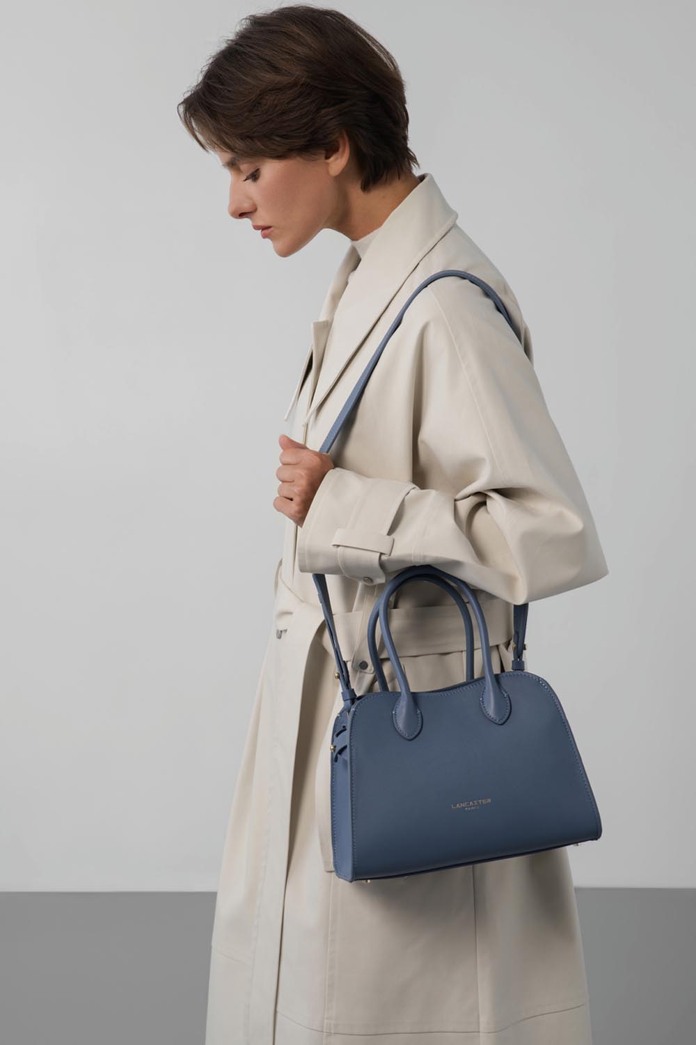 Lancaster Handbag with magnetic Flap S Donna Hopper Praline – worn