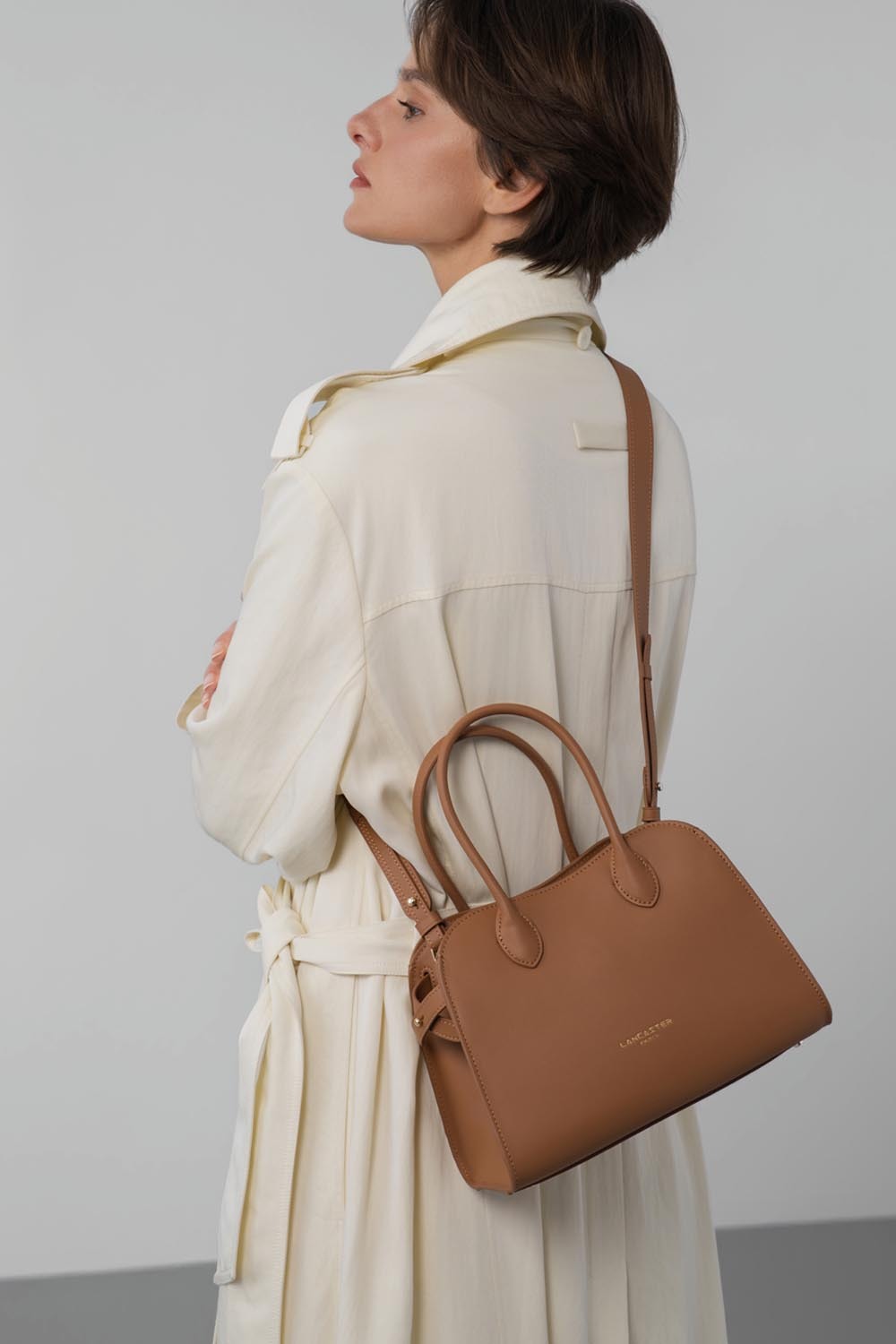 Lancaster Handbag with magnetic Flap S Donna Hopper Praline – worn