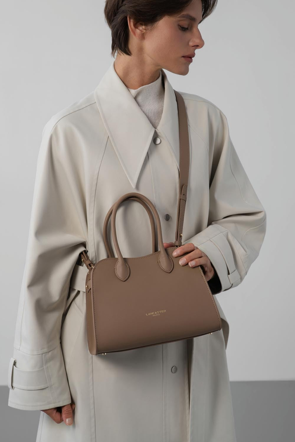 Lancaster Handbag with magnetic Flap S Donna Hopper Praline – worn