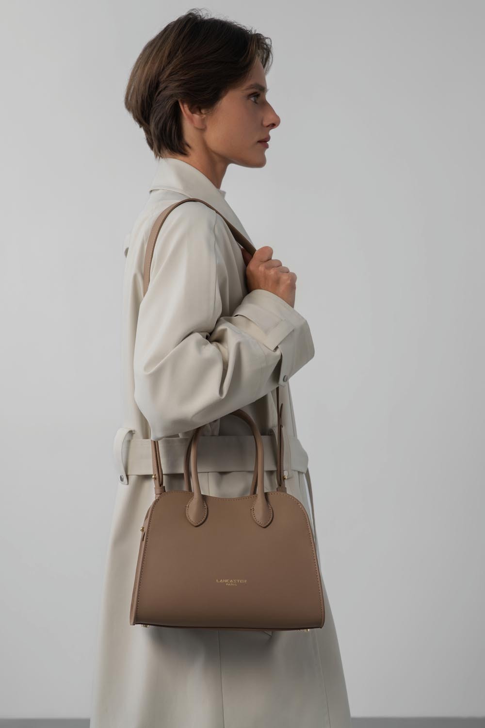 Lancaster Handbag with magnetic Flap S Donna Hopper Praline – worn