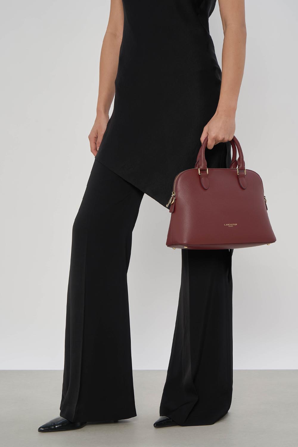 Lancaster Borsa a mezzaluna con zip M Sierra Jia Grigio – indossata