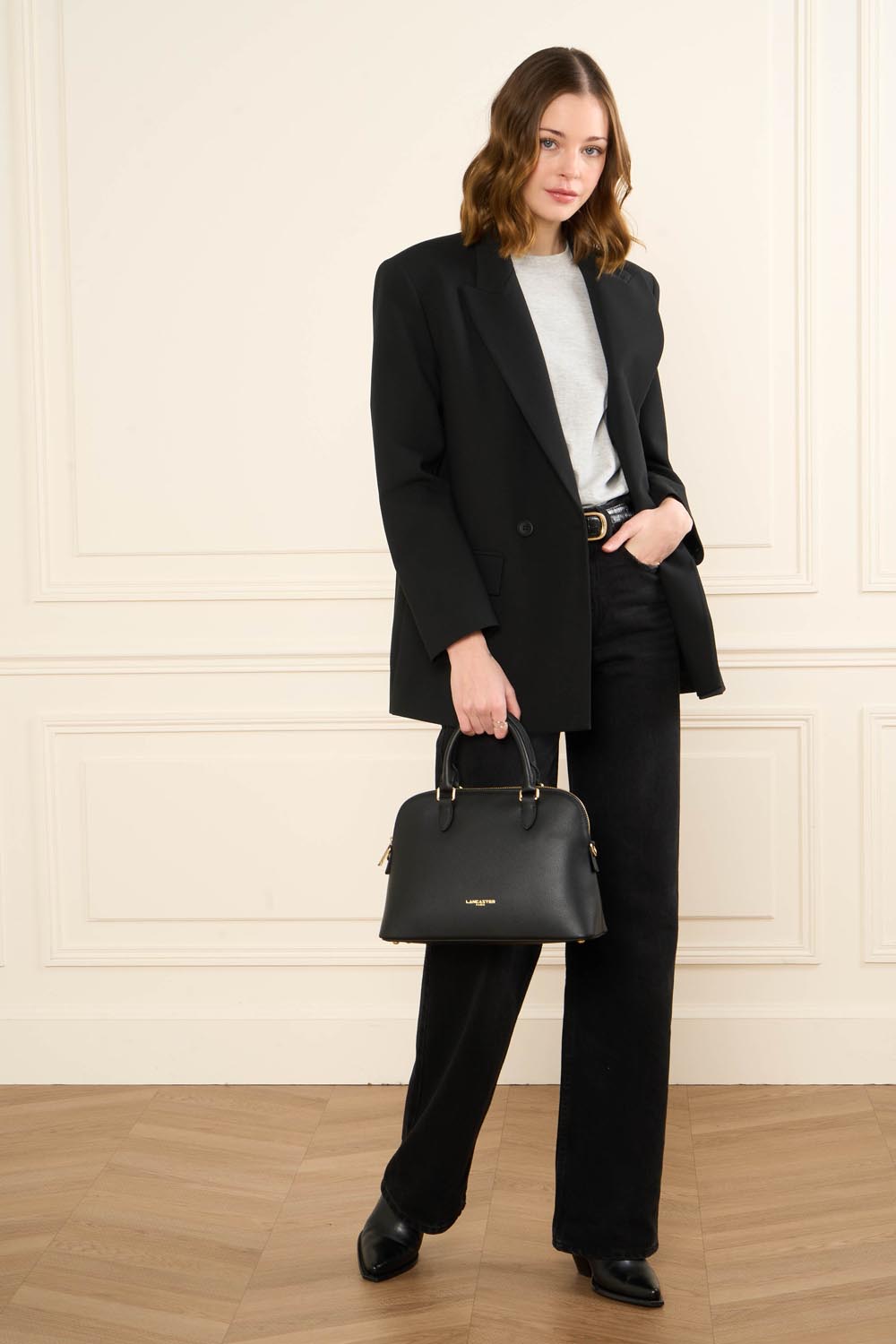 Lancaster Borsa a mezzaluna con zip M Sierra Jia Grigio – indossata