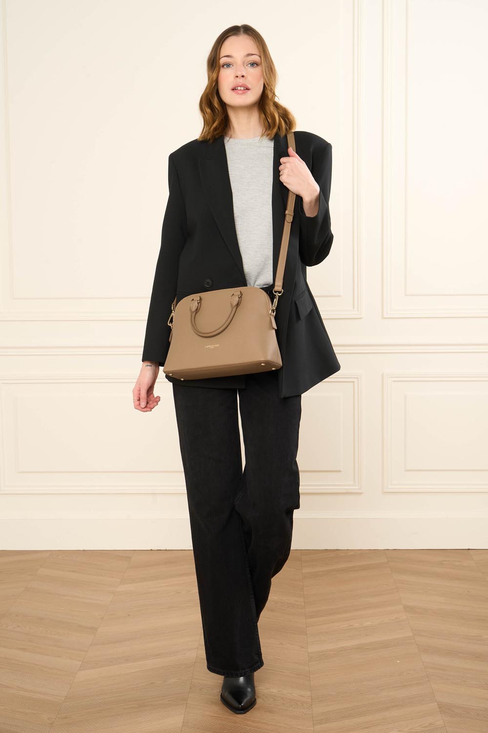 Lancaster Borsa a mezzaluna con zip M Sierra Jia Grigio – indossata