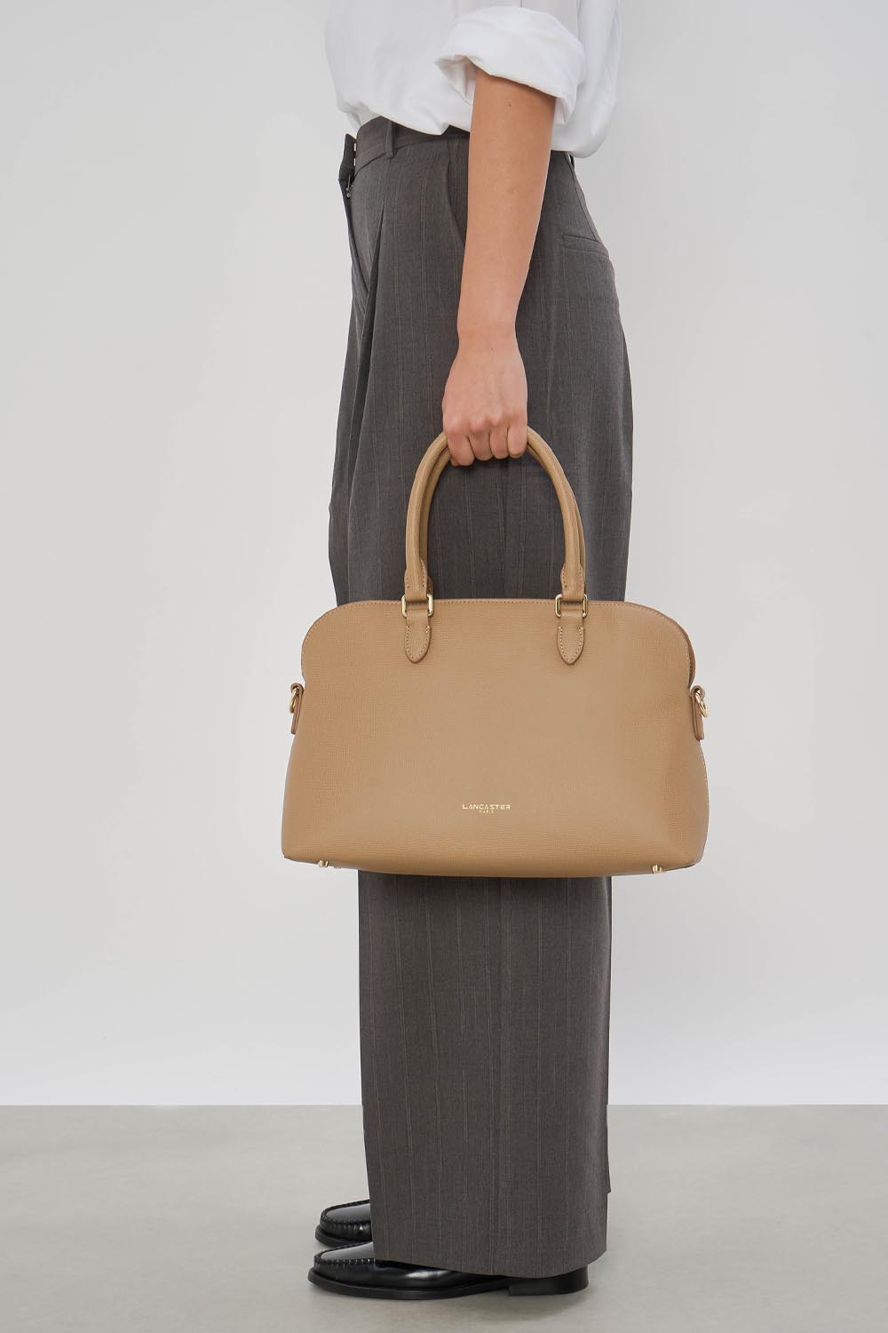 Sac demi-lune zippé Lancaster Sierra Jia Sable – Wäisst Hiem a gro Hosen zum Hallefmound-Sac Sierra Jia, an der Hand gedroen.