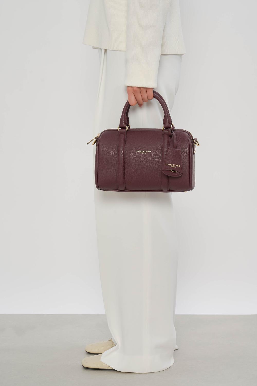 Borsa a cilindro Lancaster Milano Ana M Camel – indossata