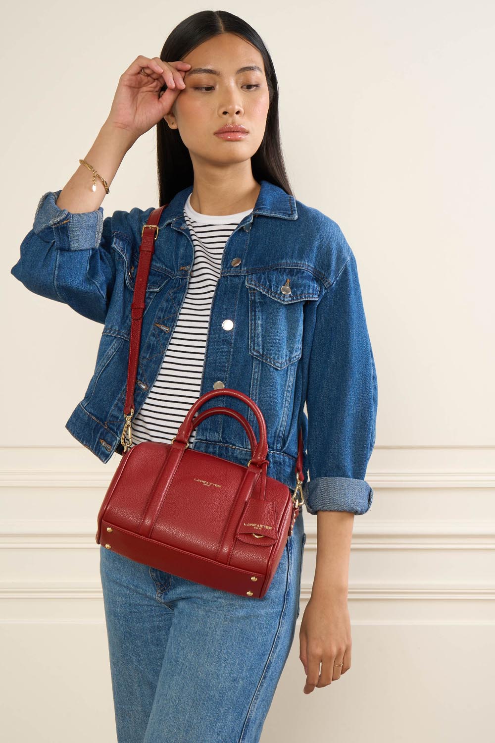 Borsa a cilindro Lancaster Milano Ana M Camel – indossata