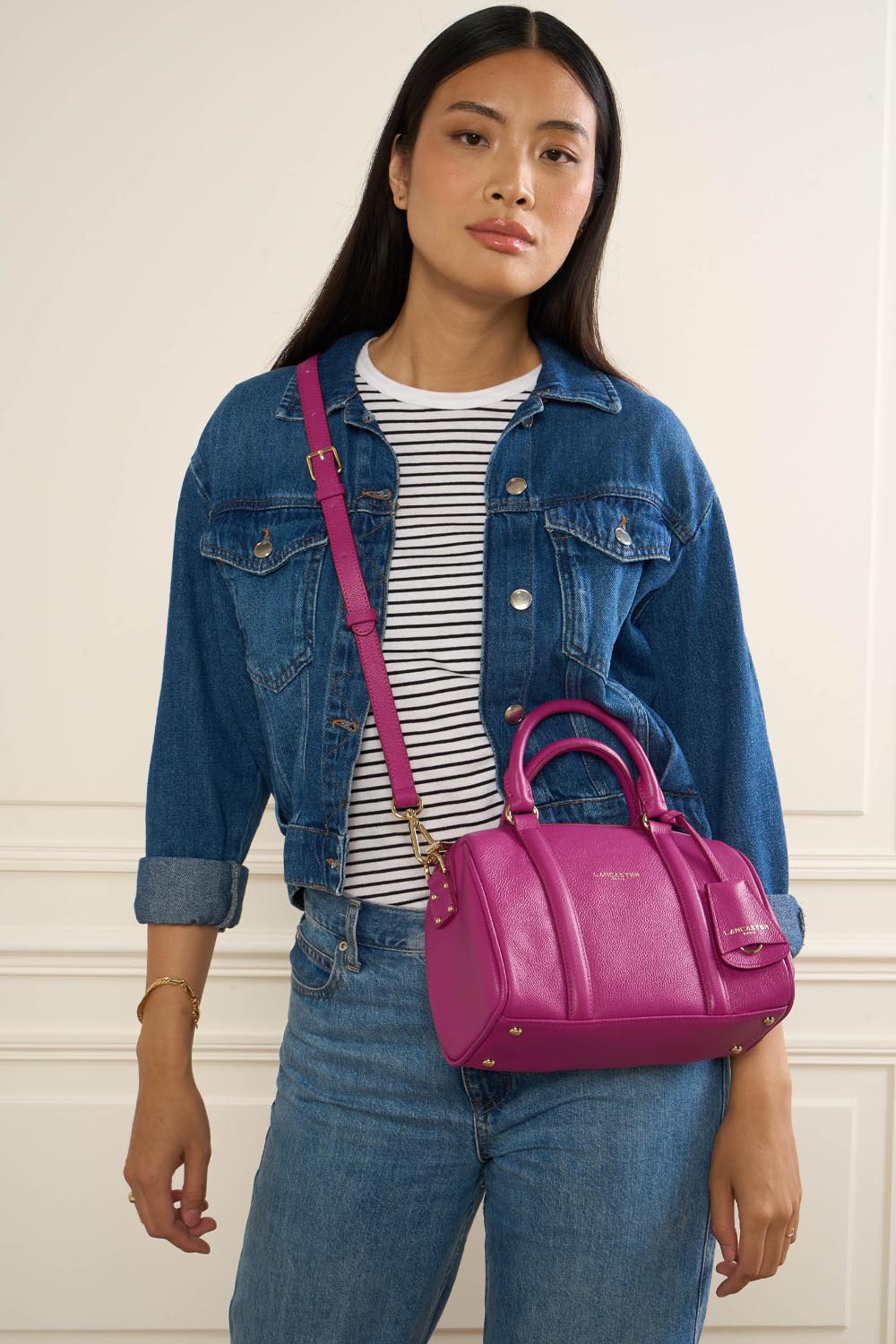 Borsa a cilindro Lancaster Milano Ana M Camel – indossata
