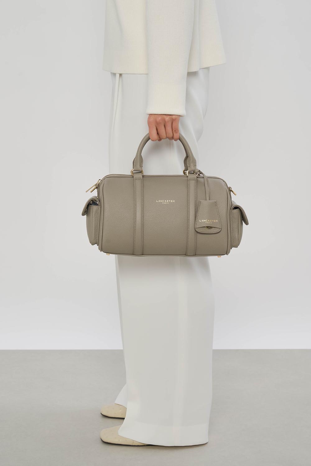 Lancaster Borsa a cilindro Con zip M Milano Ana Sabbia – indossata