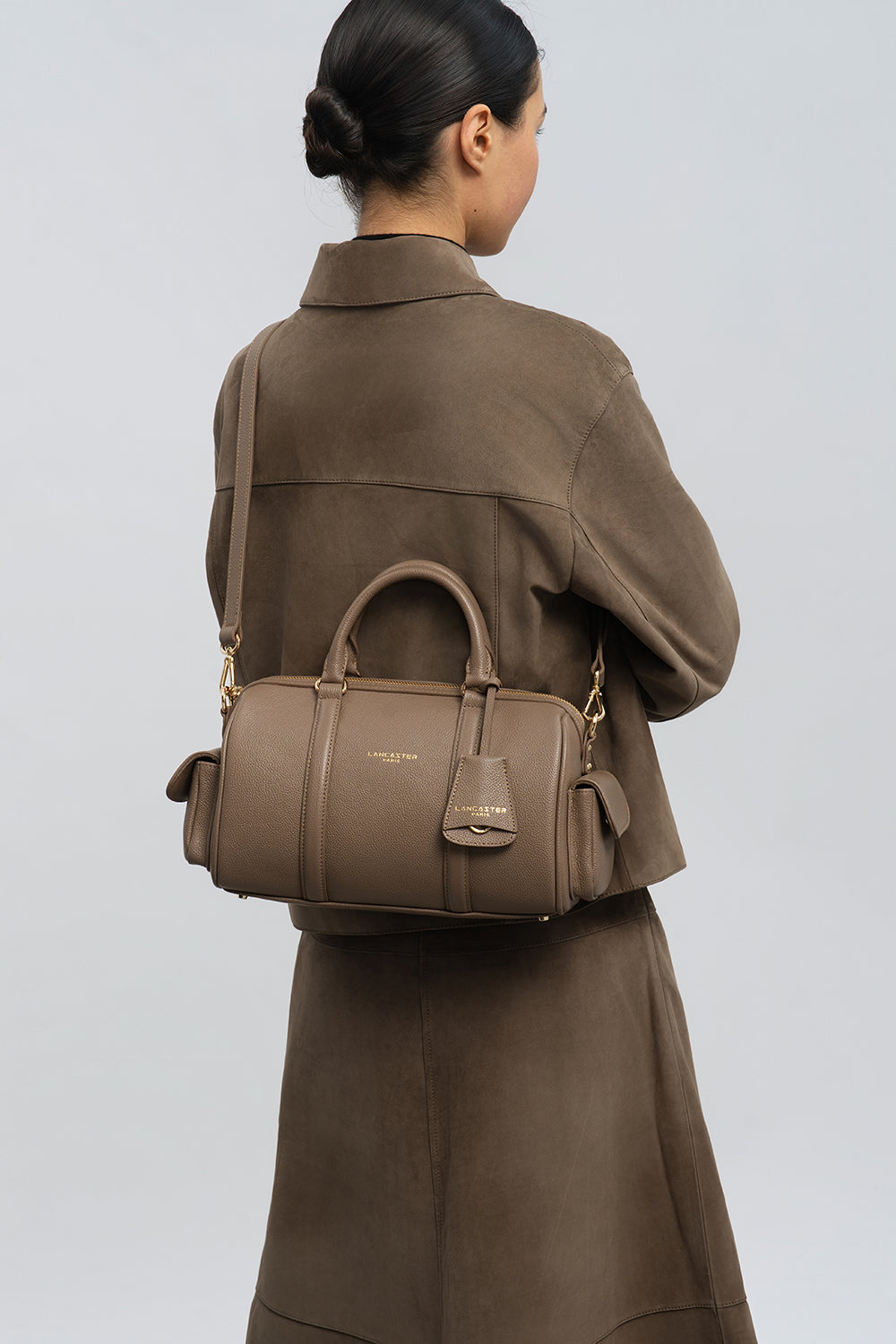 Lancaster Borsa a cilindro Con zip M Milano Ana Sabbia – indossata