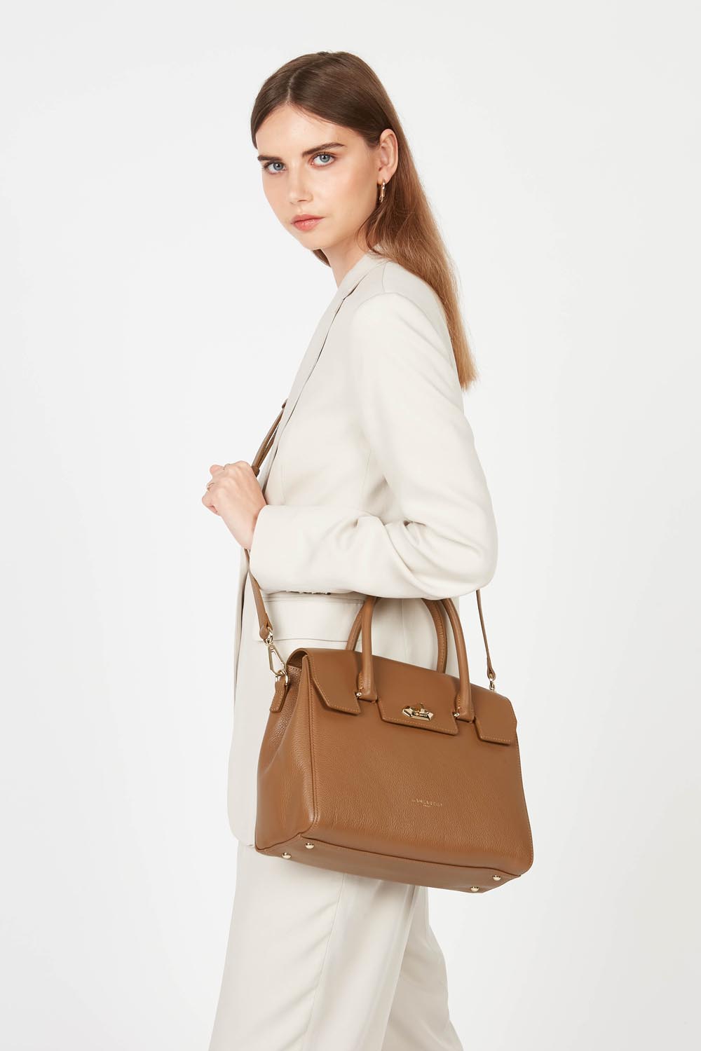 Lancaster Sac à main A rabat avec fermoir M Milano Cosmos Châtaigne – porté