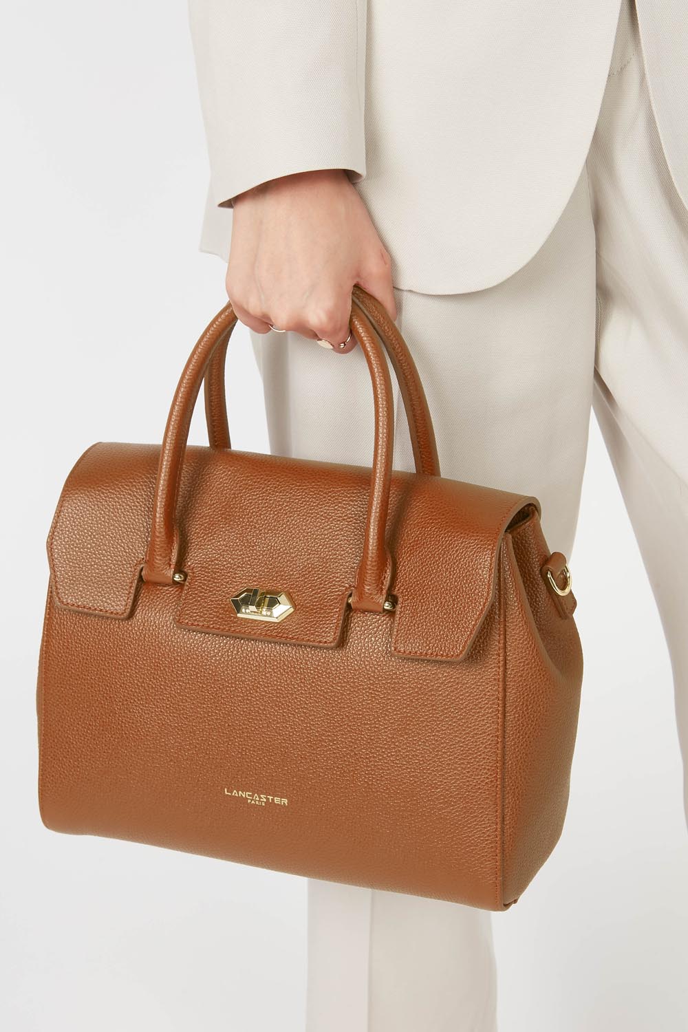 Lancaster Sac à main A rabat avec fermoir M Milano Cosmos Châtaigne – porté