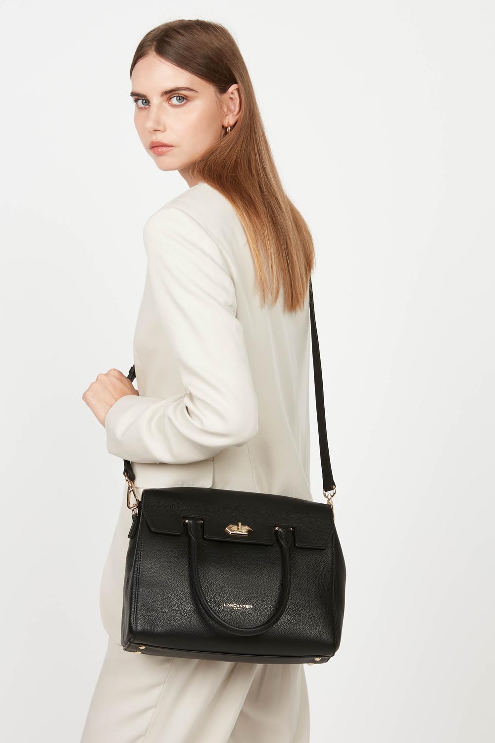 Lancaster Sac à main A rabat avec fermoir M Milano Cosmos Châtaigne – porté
