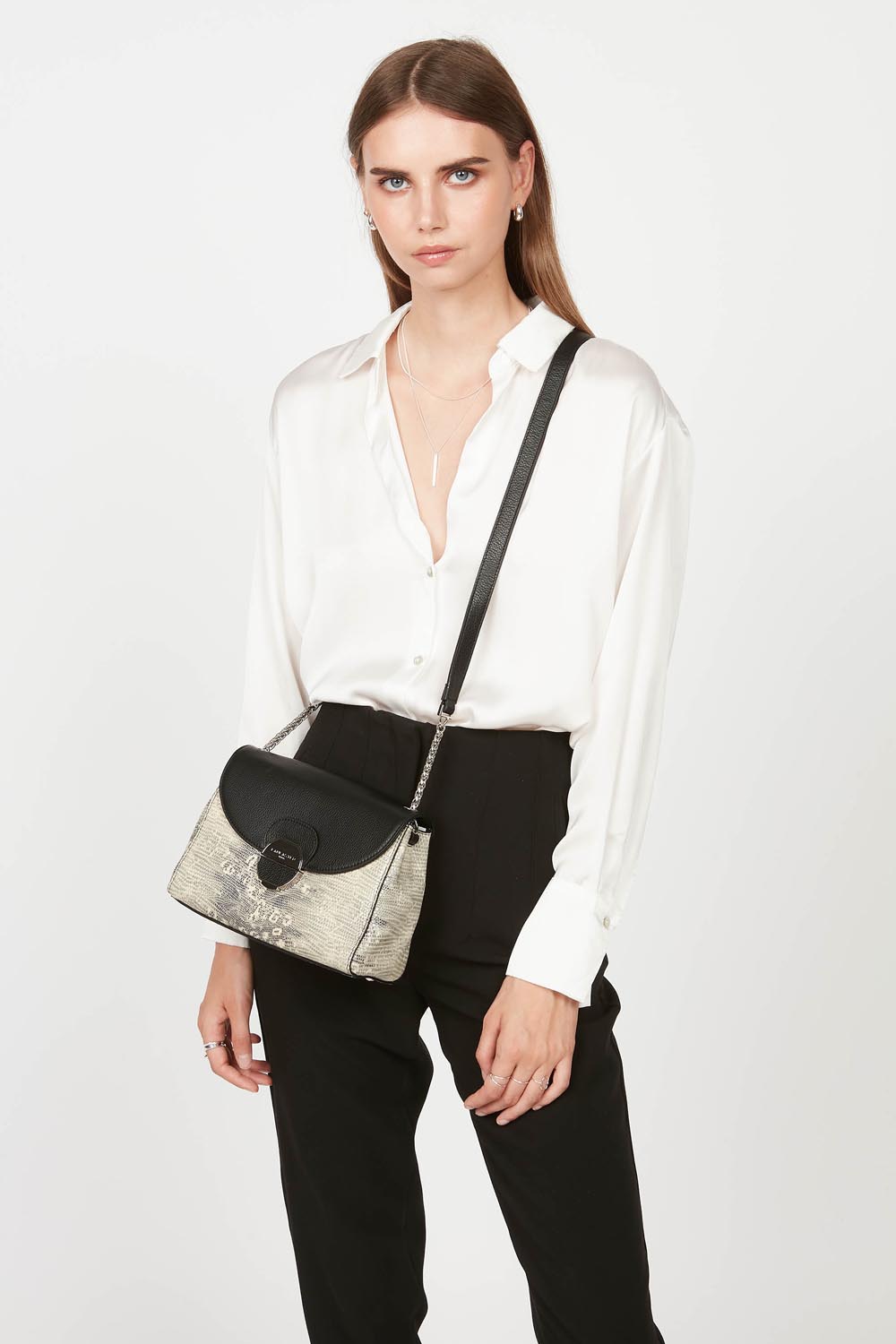 Lancaster Pia Camel Flap Crossbody Bag – With a white shirt and black trousers, the Pia trotteur is worn crossbody.