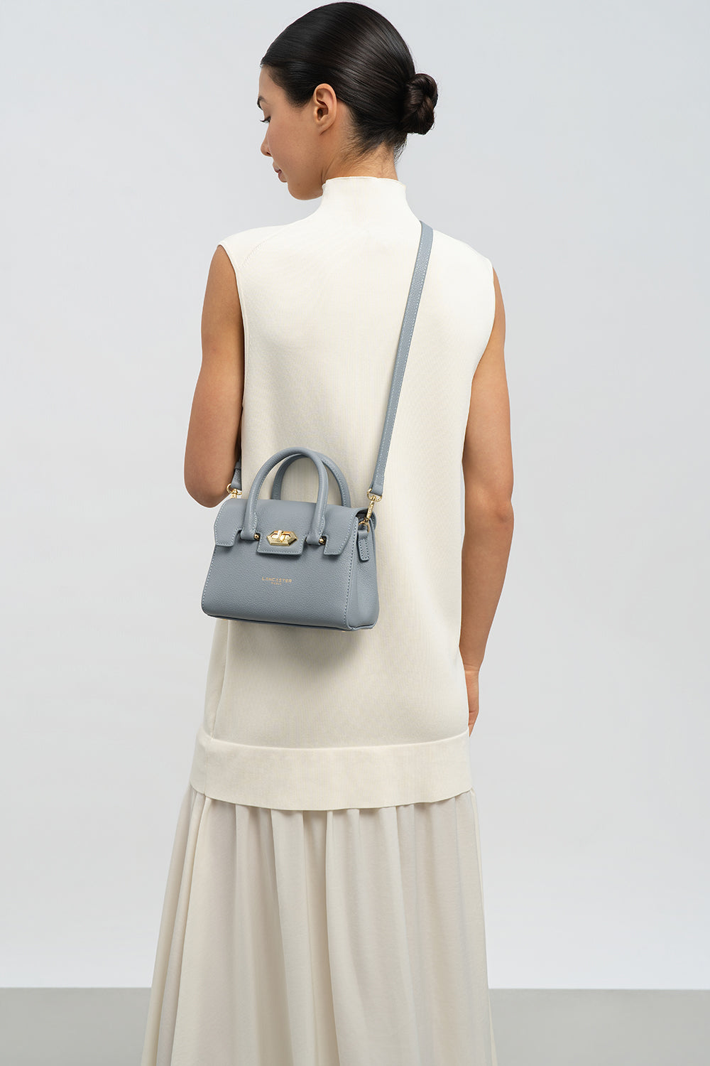Lancaster Sac à main A rabat avec fermoir Mini Milano Cosmos Camel – porté