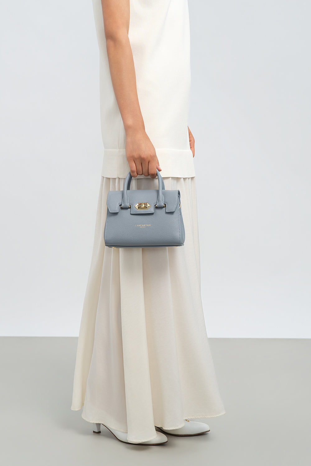 Lancaster Sac à main A rabat avec fermoir Mini Milano Cosmos Camel – porté