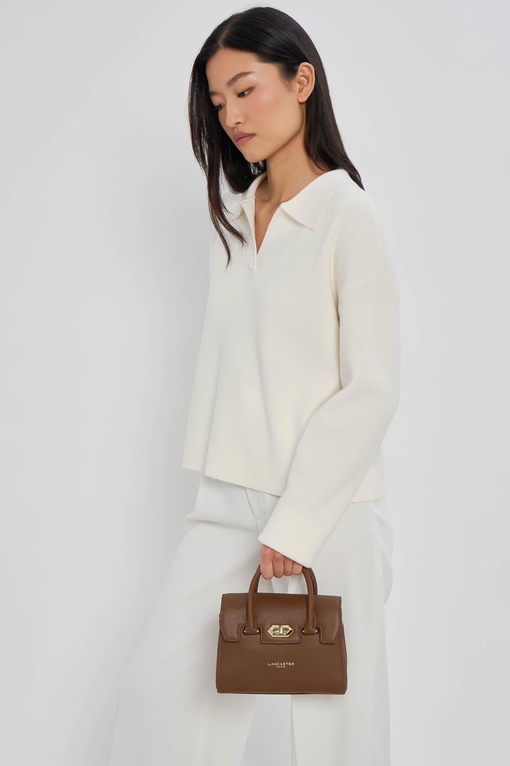 Lancaster Sac à main A rabat avec fermoir Mini Milano Cosmos Camel – porté