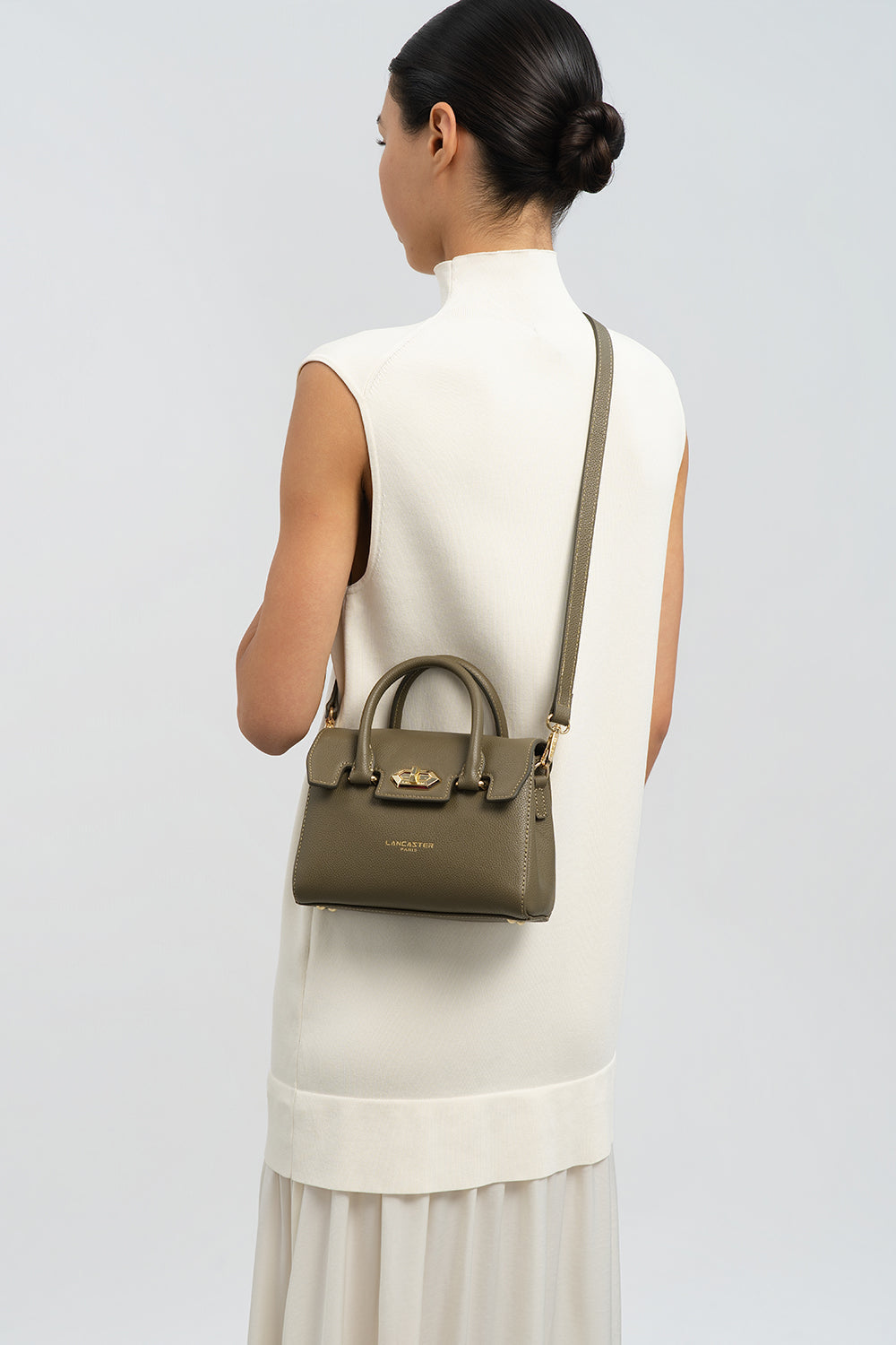 Lancaster Sac à main A rabat avec fermoir Mini Milano Cosmos Camel – porté