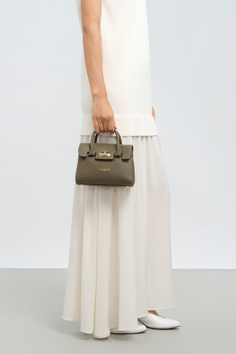 Lancaster Sac à main A rabat avec fermoir Mini Milano Cosmos Camel – porté
