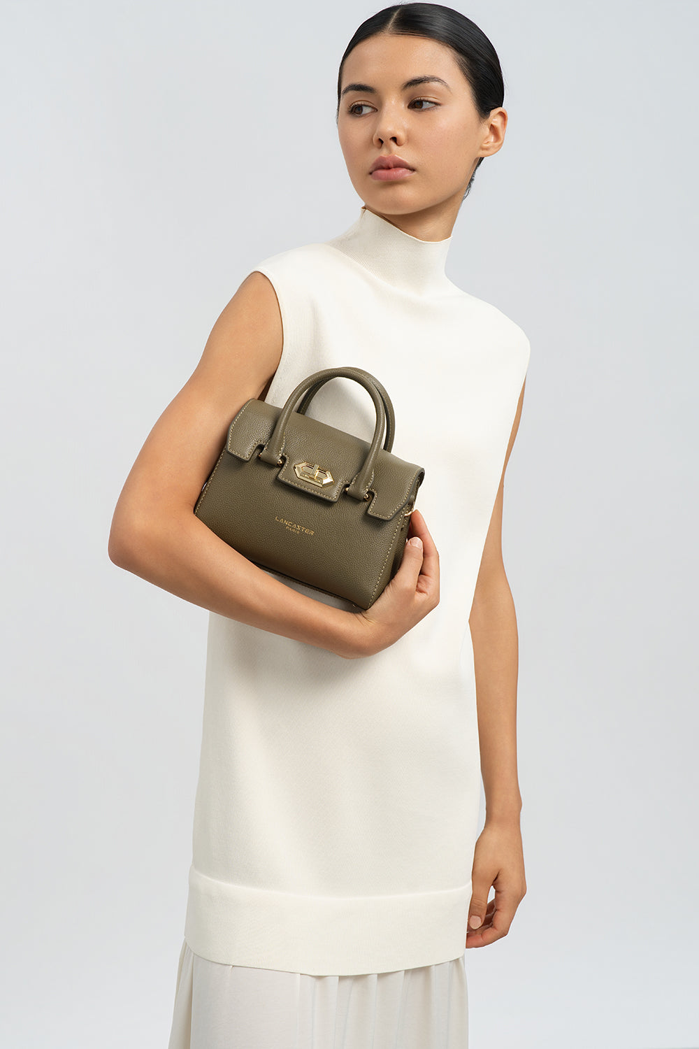 Lancaster Sac à main A rabat avec fermoir Mini Milano Cosmos Camel – porté