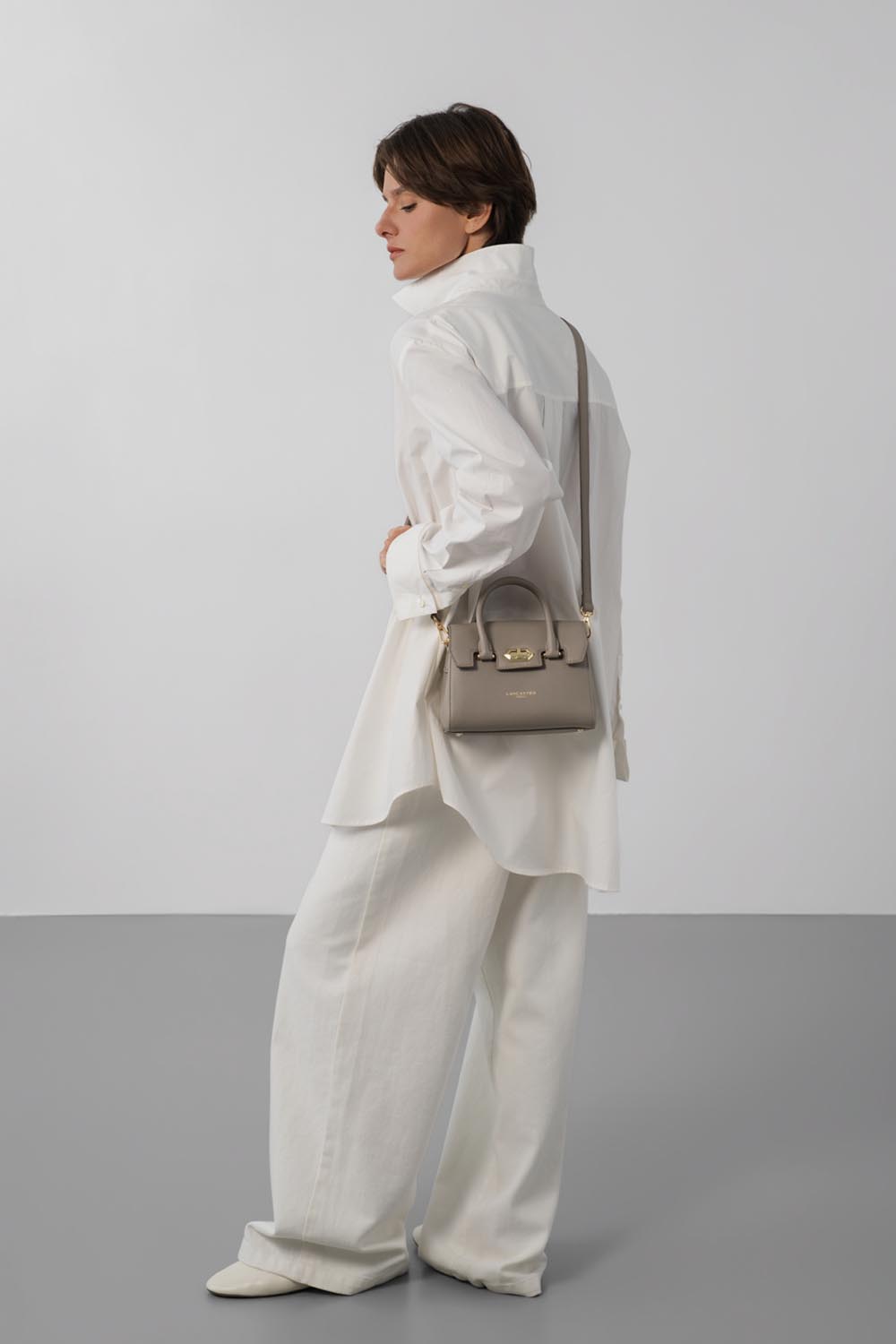 Lancaster Sac à main A rabat avec fermoir Mini Milano Cosmos Camel – porté