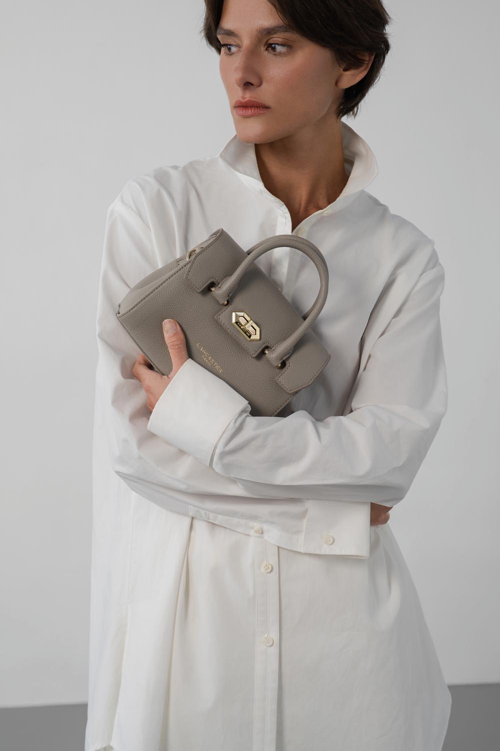 Lancaster Sac à main A rabat avec fermoir Mini Milano Cosmos Camel – porté