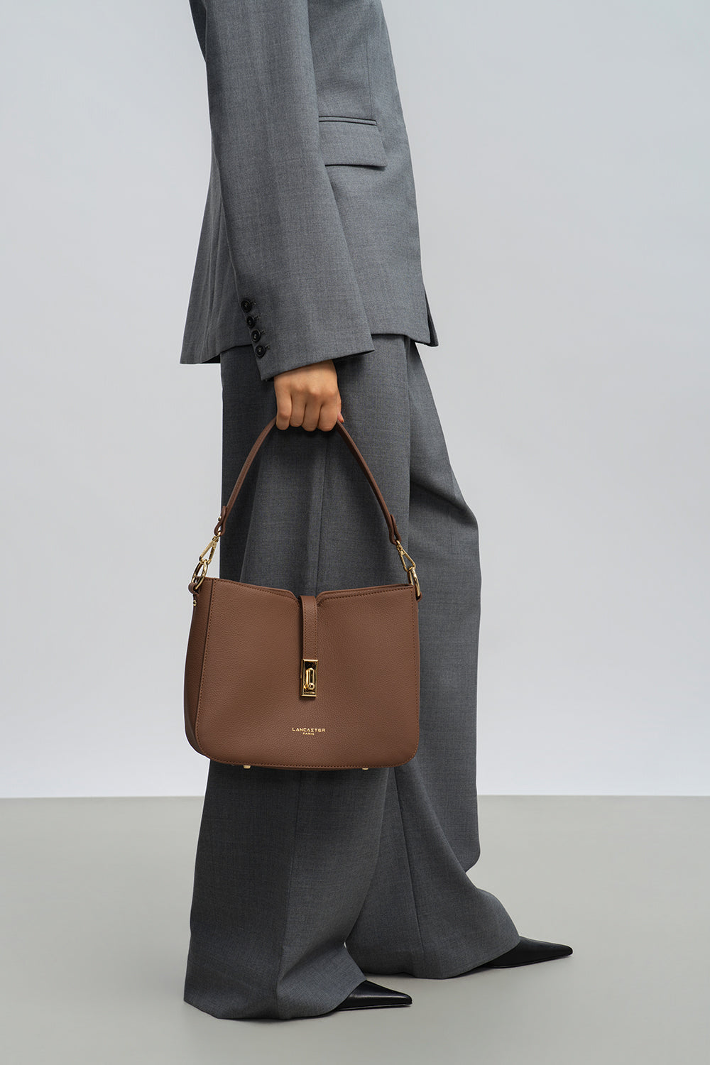 Lancaster Sac besace Zippé L Milano Horizon Sable – porté