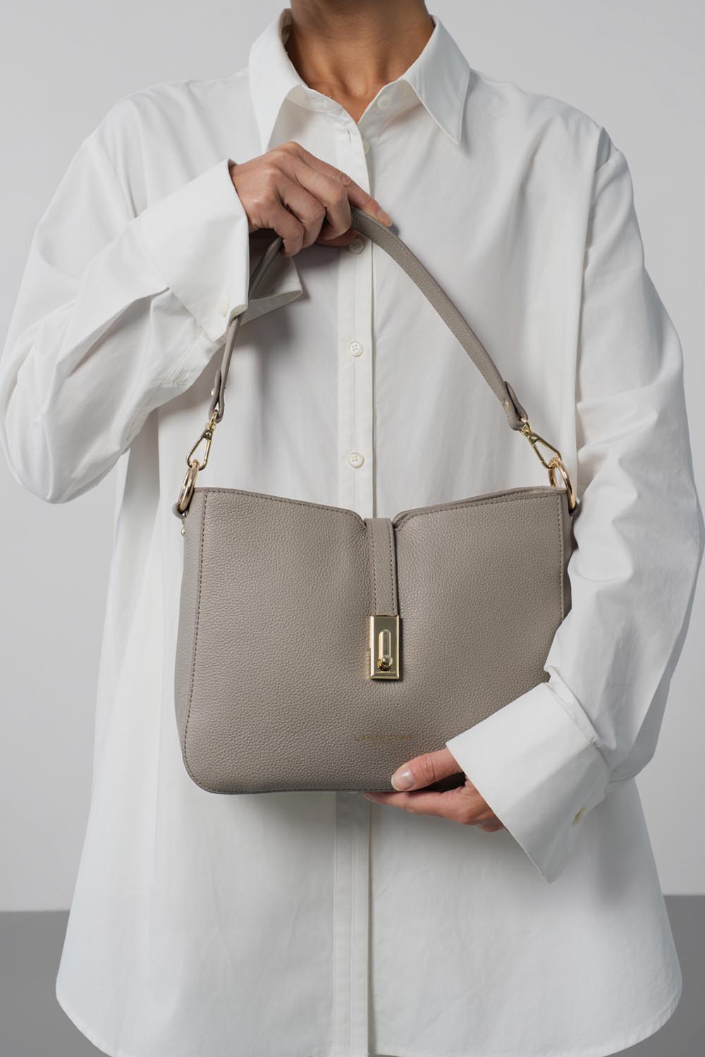 Lancaster Sac besace Zippé L Milano Horizon Sable – porté