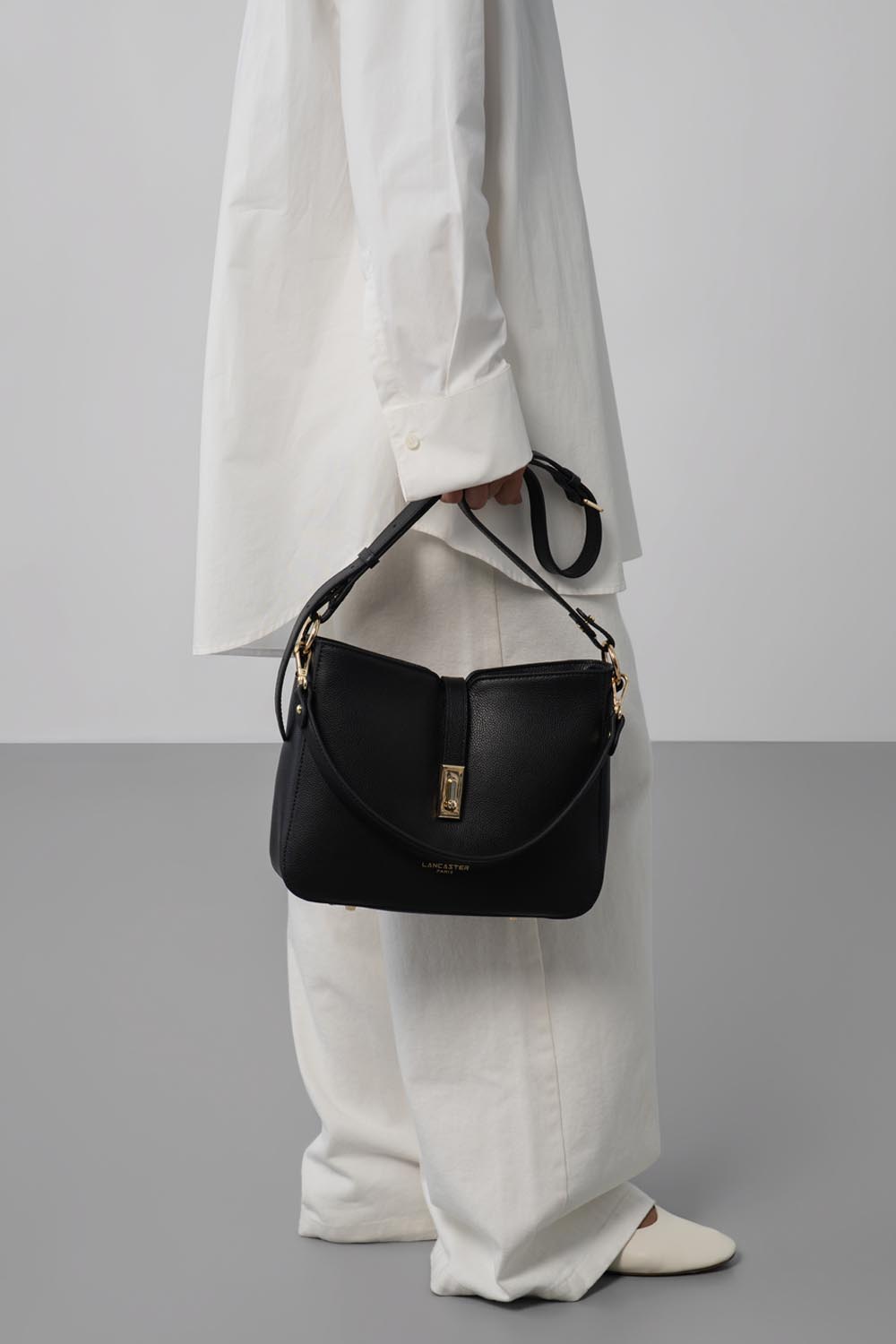 Lancaster Sac besace Zippé L Milano Horizon Sable – porté