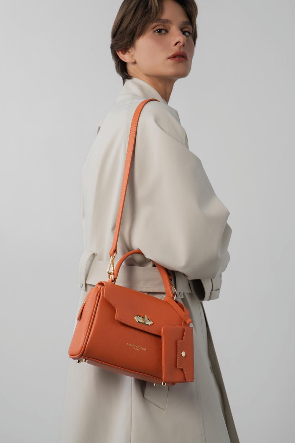 Lancaster Bolso de mano con solapa y cierre S Mademoiselle Grace Negro – llevado