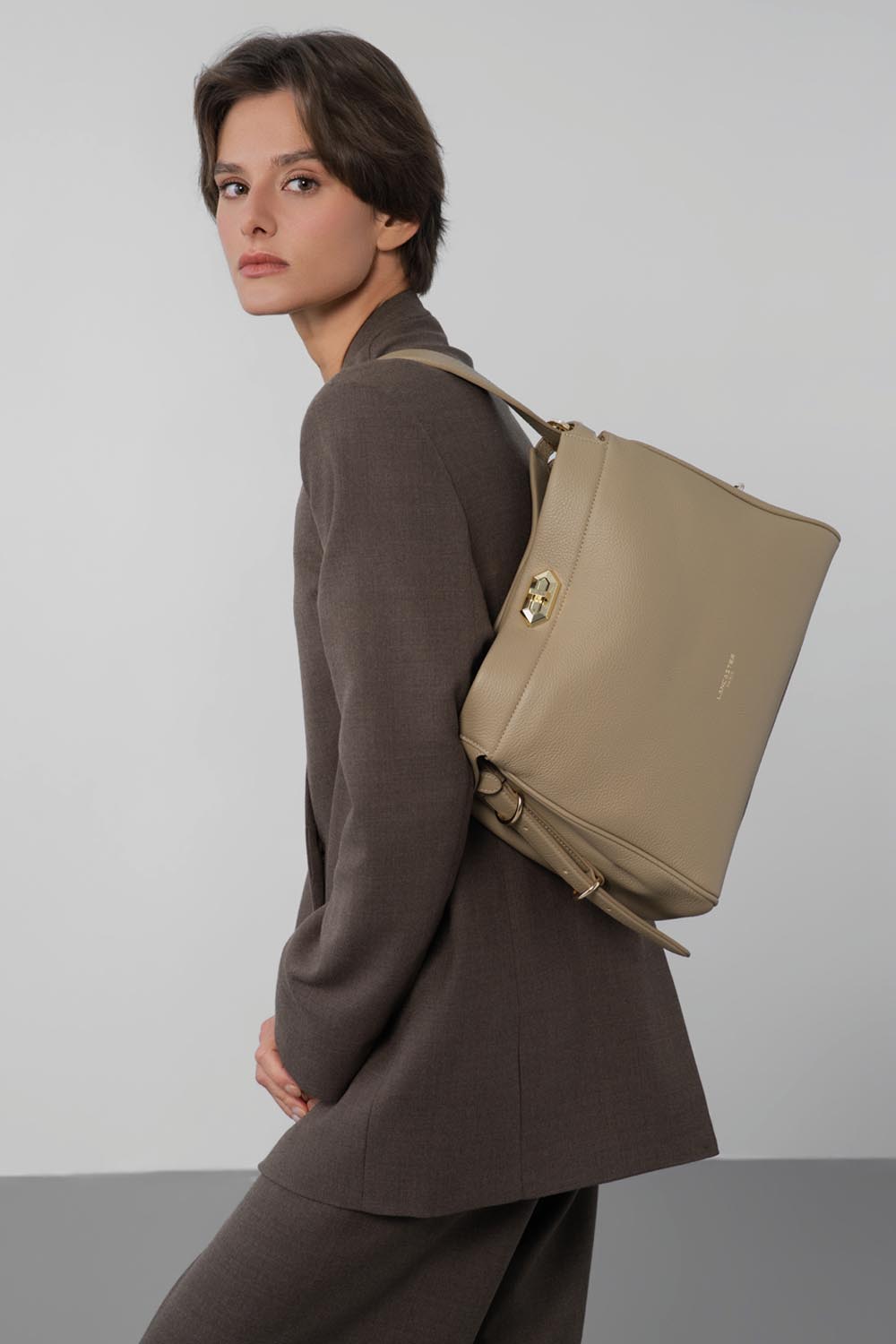 Lancaster Hobo-Tasche Mit Metallverschluss L Lady ROMY Camel – getragen